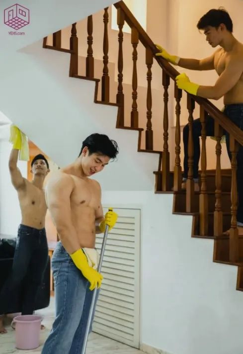 猛男清潔服務(wù) 肌肉小哥組團(tuán)上門干家務(wù),這畫風(fēng) 你接受嗎