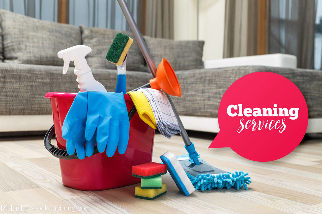 清潔服務。海綿、 化學品和拖把